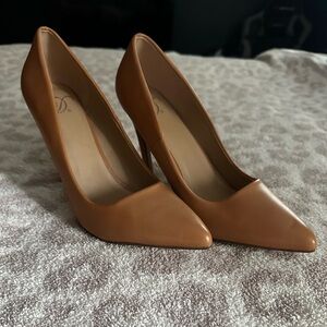 Vici Classic Tan Heels